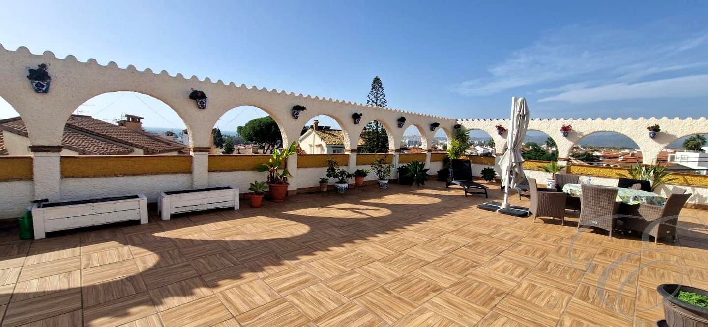 Chalet de 4 habitaciones en Caleta de Vélez en venta con piscina - 485.000 € (Ref: 9516376)