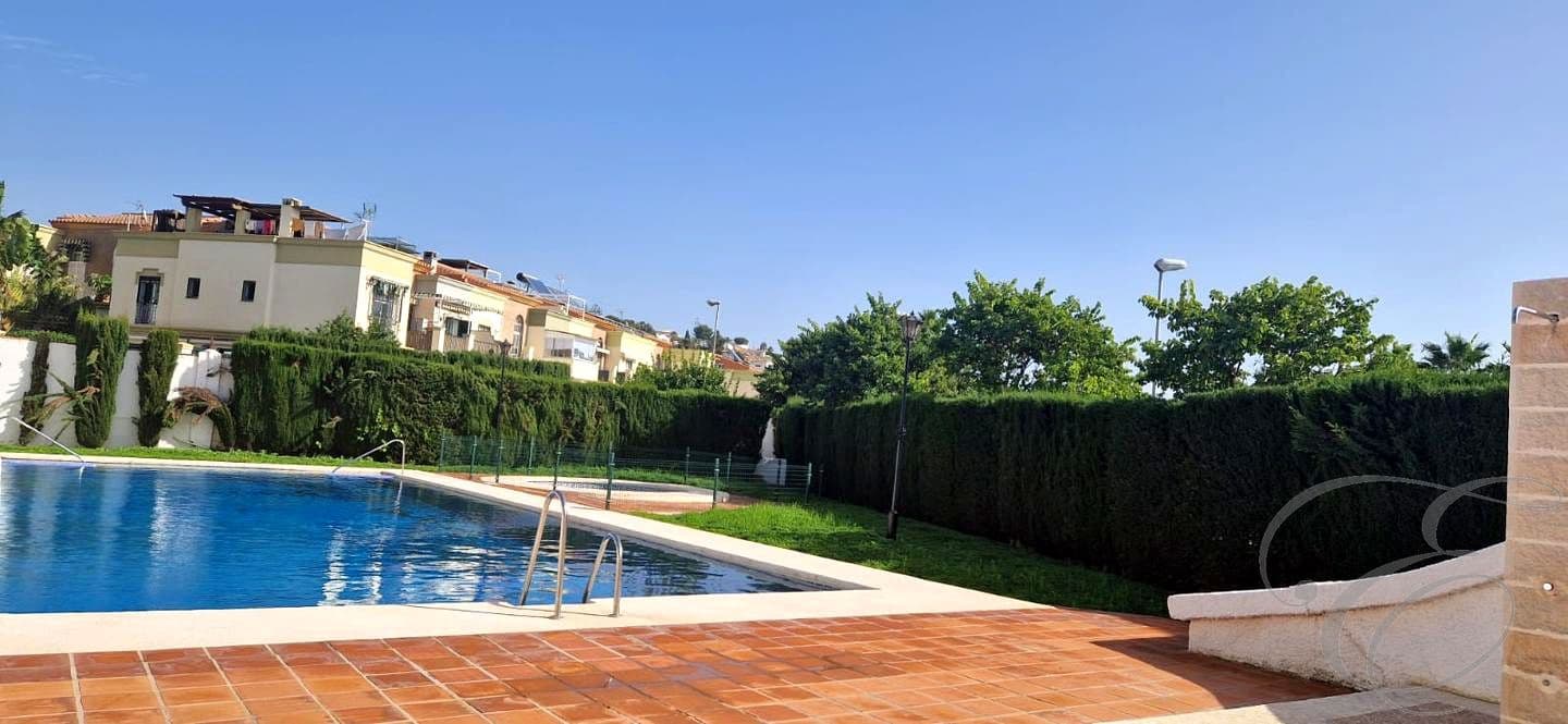 Chalet de 4 habitaciones en Caleta de Vélez en venta con piscina - 485.000 € (Ref: 9516376)