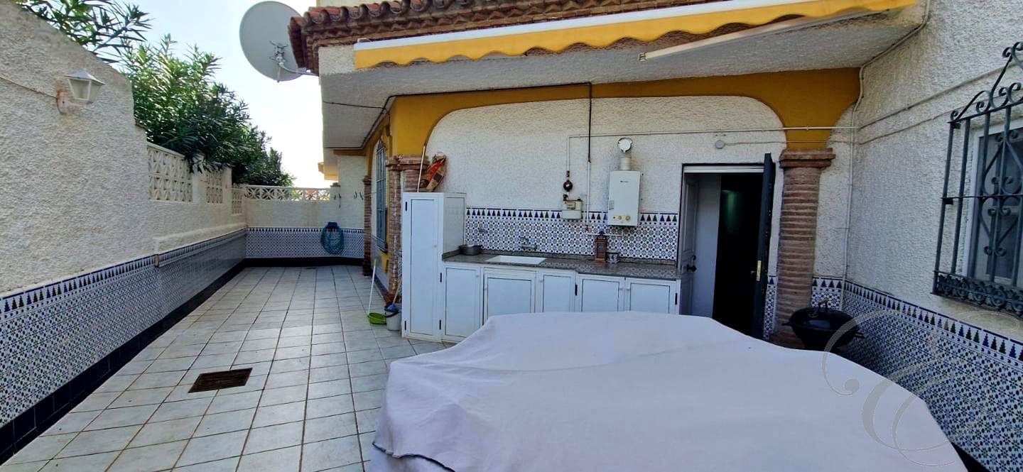 Chalet de 4 habitaciones en Caleta de Vélez en venta con piscina - 485.000 € (Ref: 9516376)