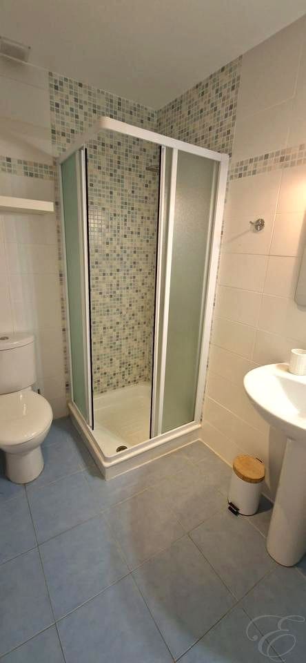 2 bedroom Flat for sale in Velez de Benaudalla with pool garage - € 134,000 (Ref: 9538996)