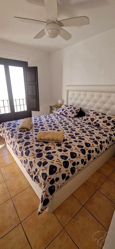 2 bedroom Flat for sale in Velez de Benaudalla with pool garage - € 134,000 (Ref: 9538996)