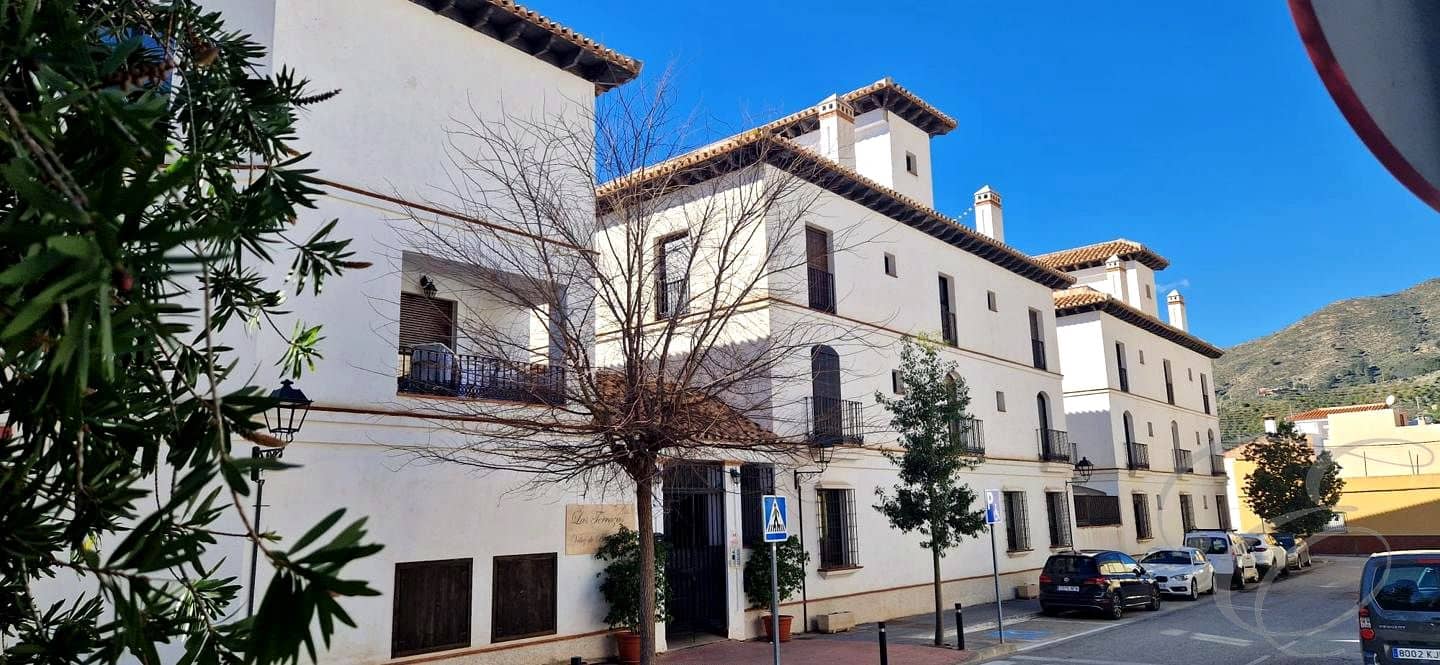 2 bedroom Flat for sale in Velez de Benaudalla with pool garage - € 134,000 (Ref: 9538996)