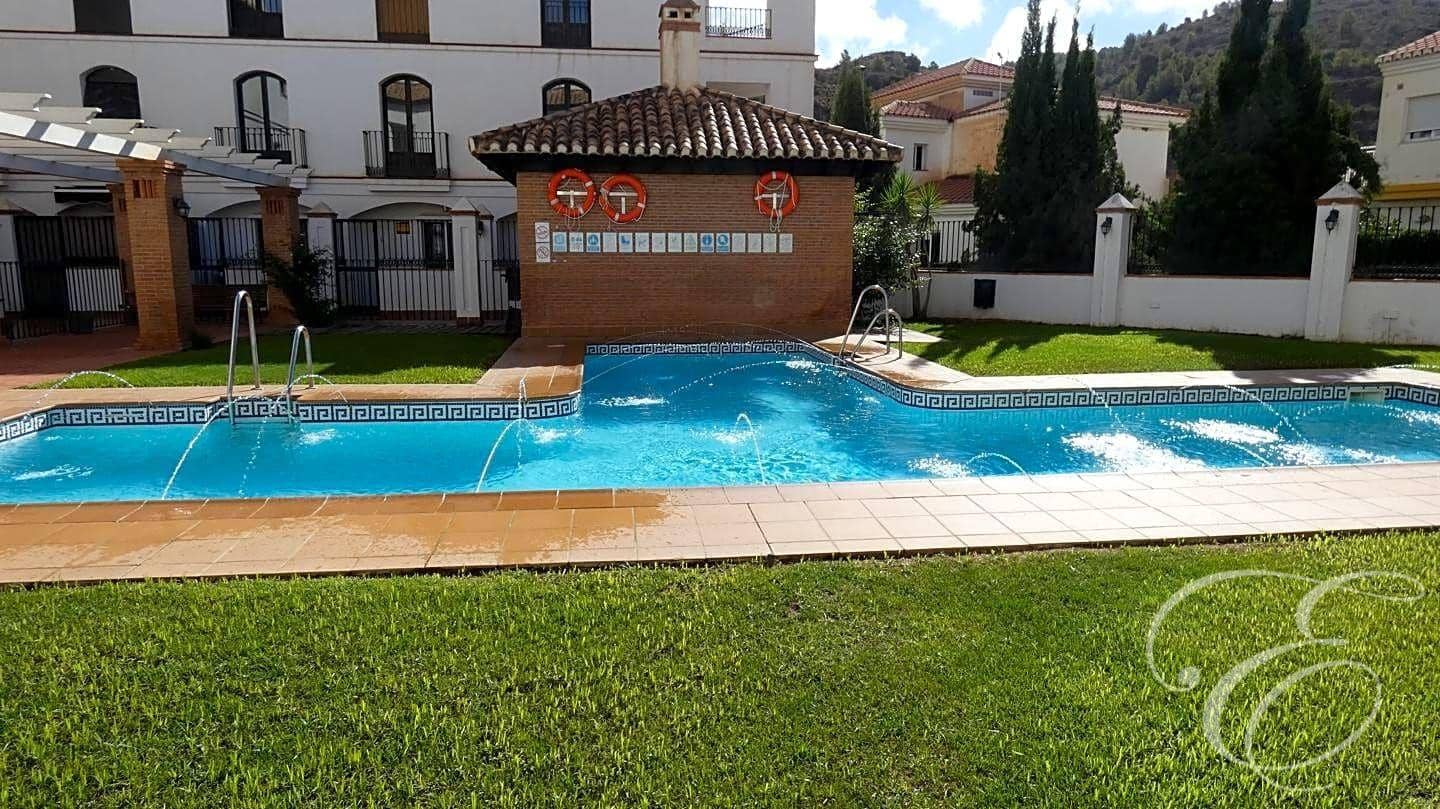 2 bedroom Flat for sale in Velez de Benaudalla with pool garage - € 134,000 (Ref: 9538996)