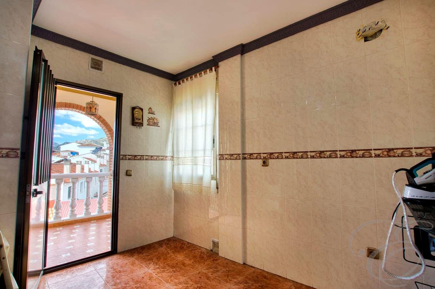 4 Zimmer Villa zu verkaufen in Periana mit Garage - 270.000 € (Ref: 9542118)