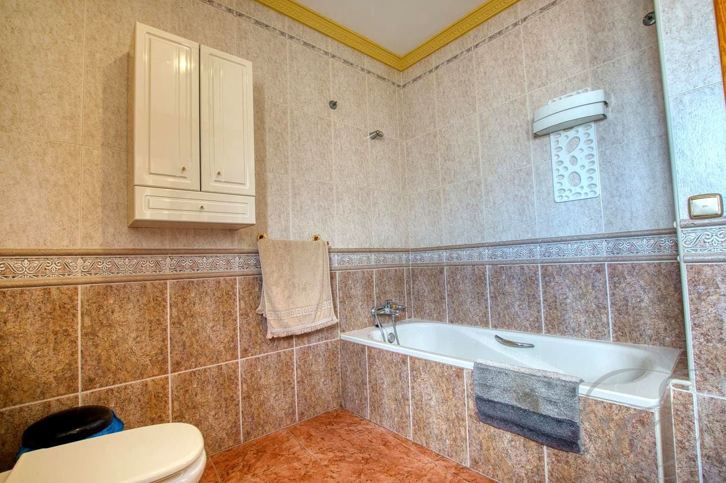 4 Zimmer Villa zu verkaufen in Periana mit Garage - 270.000 € (Ref: 9542118)