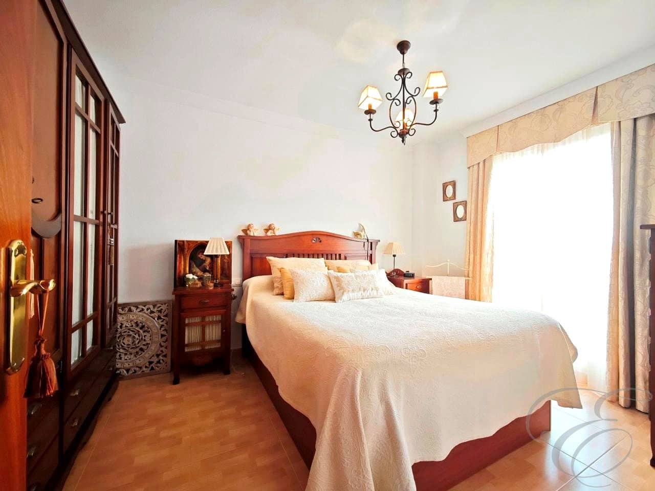 4 bedroom Villa for sale in Chilches with pool garage - € 429,000 (Ref: 9618162)