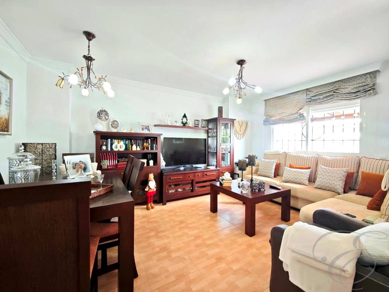 4 bedroom Villa for sale in Chilches with pool garage - € 429,000 (Ref: 9618162)