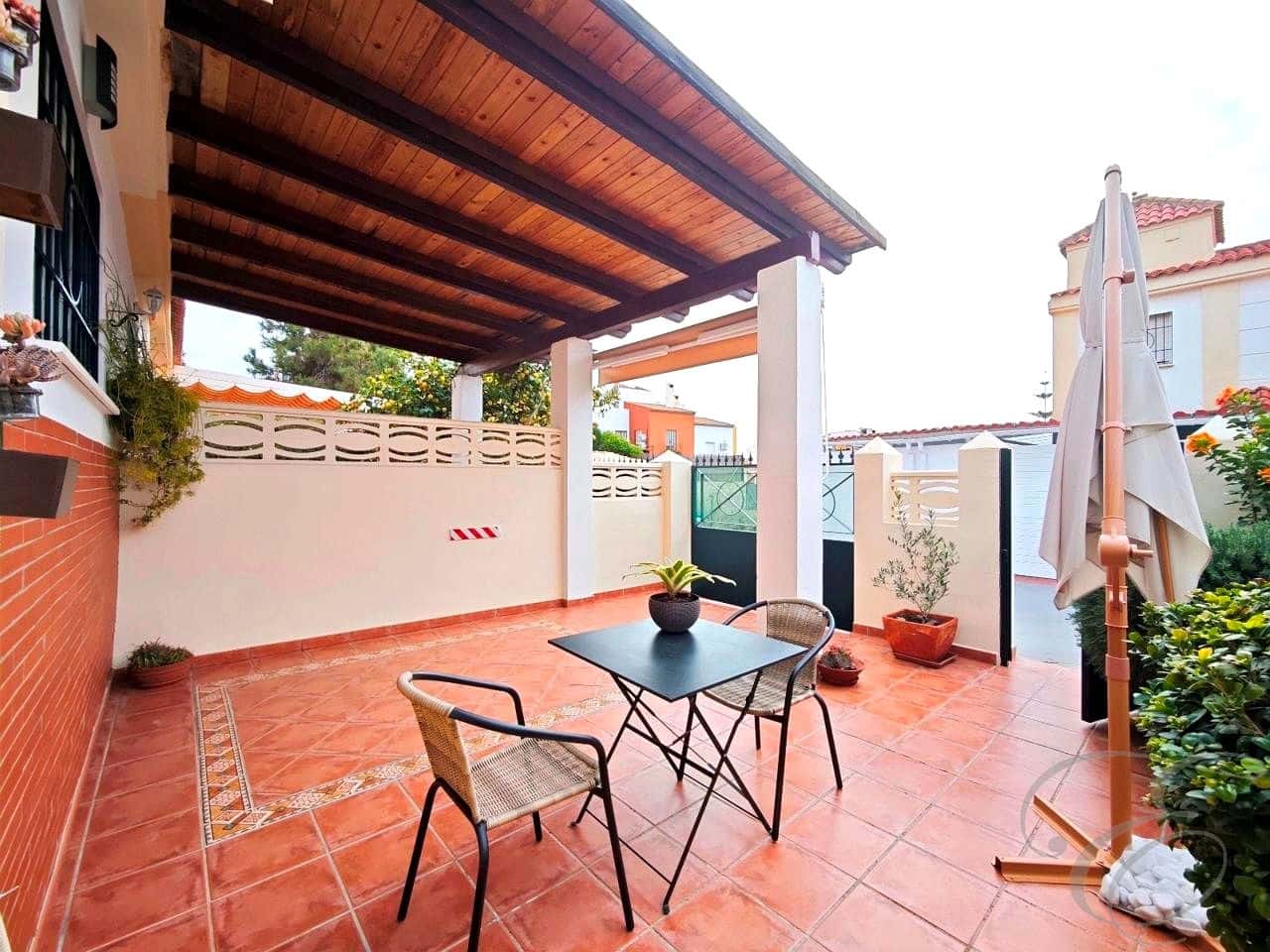 4 bedroom Villa for sale in Chilches with pool garage - € 429,000 (Ref: 9618162)