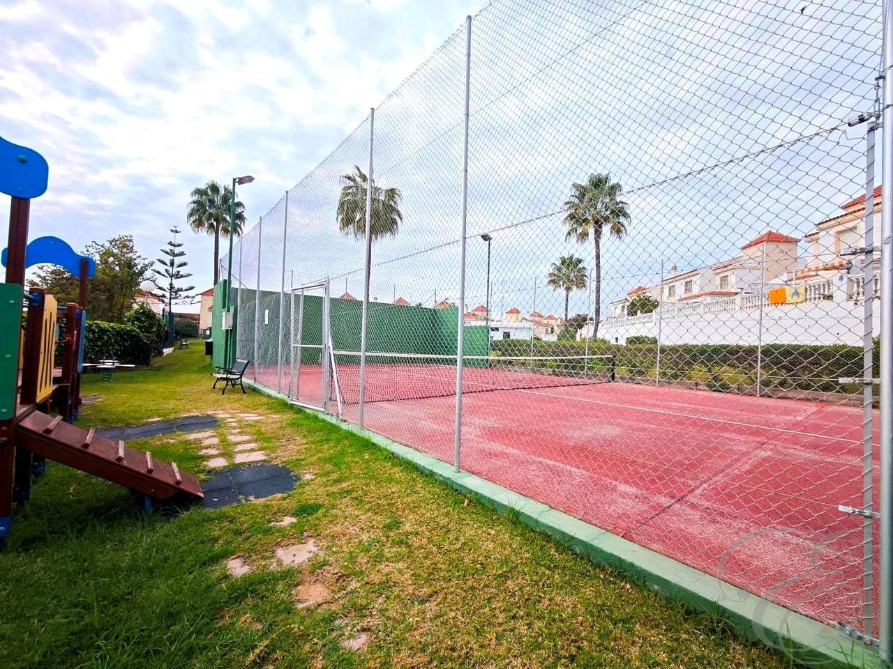 4 bedroom Villa for sale in Chilches with pool garage - € 429,000 (Ref: 9618162)