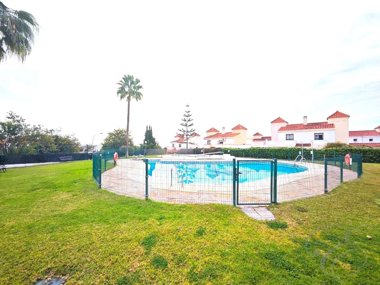 4 bedroom Villa for sale in Chilches with pool garage - € 429,000 (Ref: 9618162)