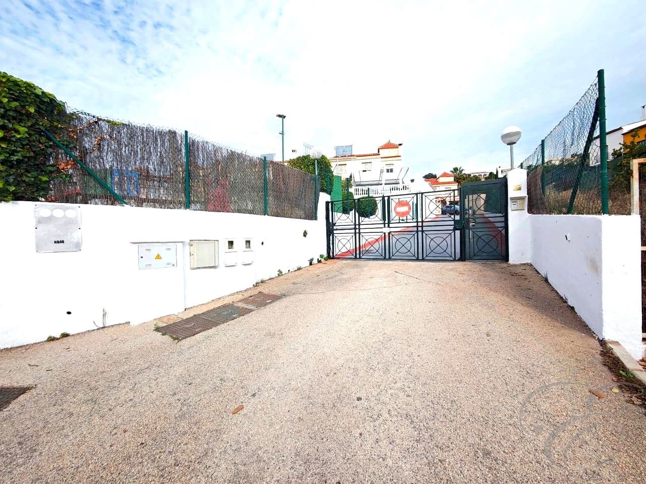 4 bedroom Villa for sale in Chilches with pool garage - € 429,000 (Ref: 9618162)