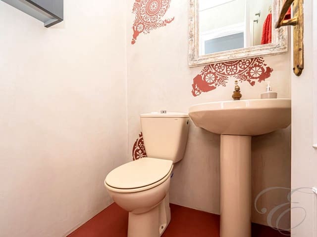 5 makuuhuone Huvila myytävänä paikassa Torre del Mar, Vélez-Málaga mukana uima-altaan 
autotalli - 480 000 € (Ref: 9624019)