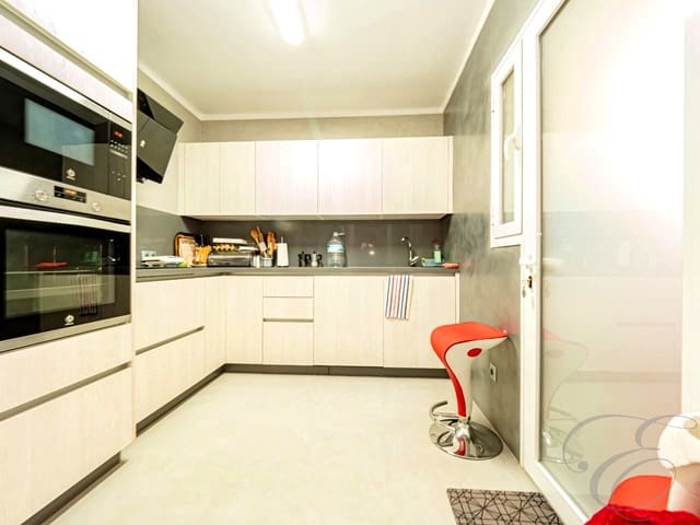 5 makuuhuone Huvila myytävänä paikassa Torre del Mar, Vélez-Málaga mukana uima-altaan 
autotalli - 480 000 € (Ref: 9624019)