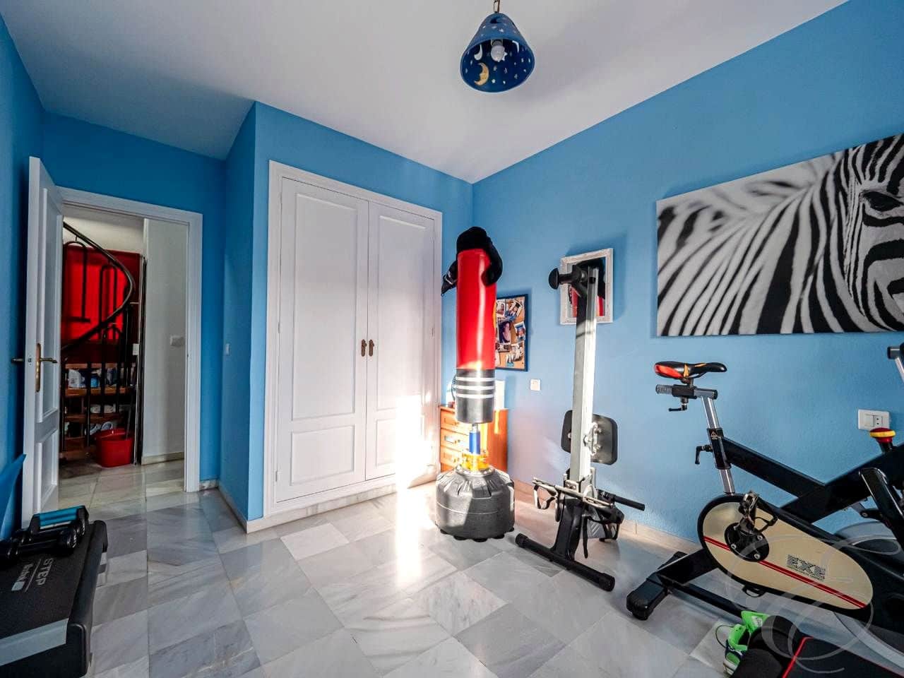 5 makuuhuone Huvila myytävänä paikassa Torre del Mar mukana uima-altaan 
autotalli - 480 000 € (Ref: 9624019)