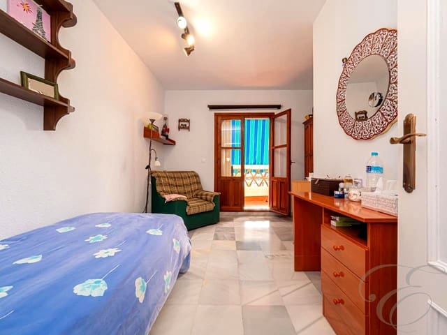 5 makuuhuone Huvila myytävänä paikassa Torre del Mar, Vélez-Málaga mukana uima-altaan 
autotalli - 480 000 € (Ref: 9624019)