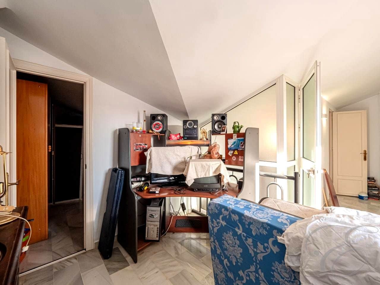 5 makuuhuone Huvila myytävänä paikassa Torre del Mar mukana uima-altaan 
autotalli - 480 000 € (Ref: 9624019)