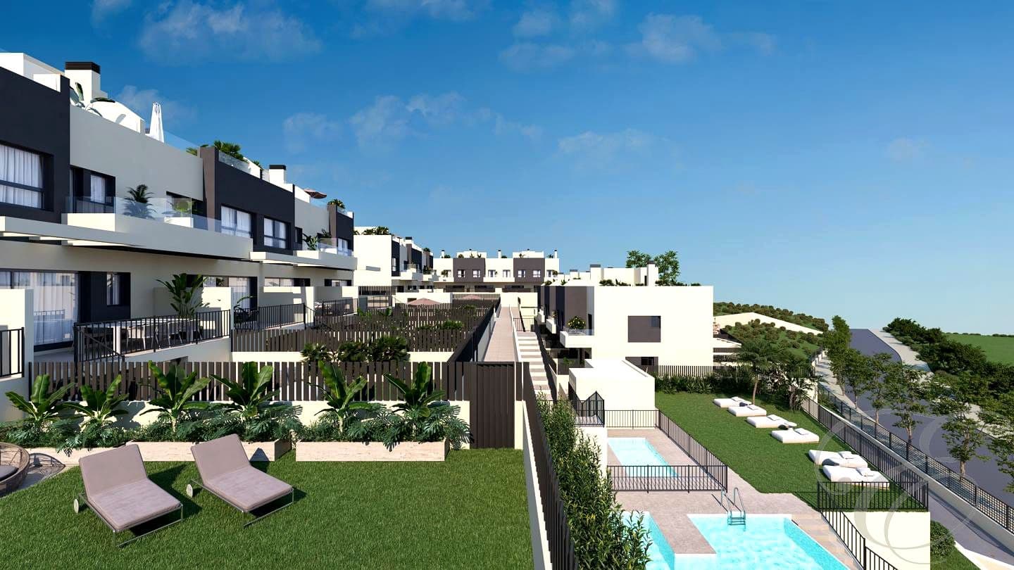 4 soveværelse Lejlighed til salg i Torre del Mar med swimmingpool garage - € 630.000 (Ref: 9626427)