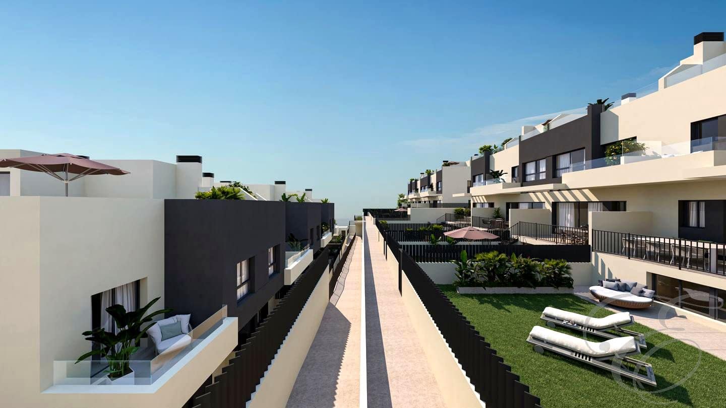 4 soveværelse Lejlighed til salg i Torre del Mar med swimmingpool garage - € 630.000 (Ref: 9626427)