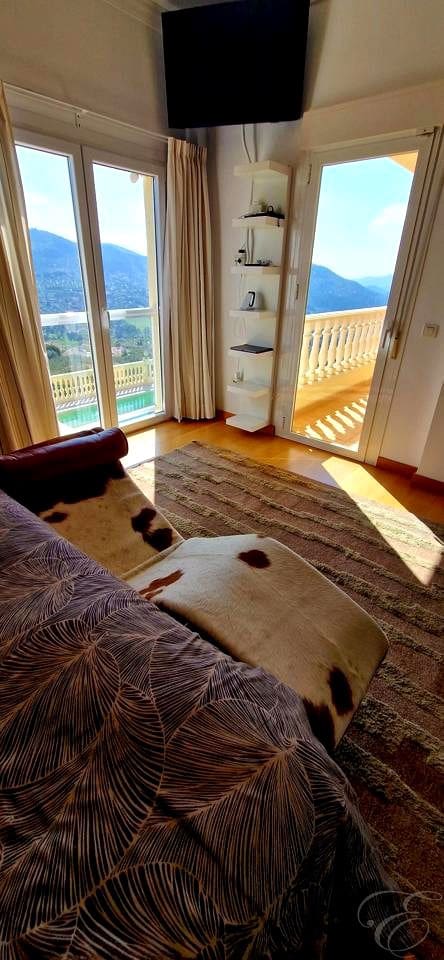 4 makuuhuone Huvila myytävänä paikassa Alcaucin mukana uima-altaan 
autotalli - 810 000 € (Ref: 9645871)