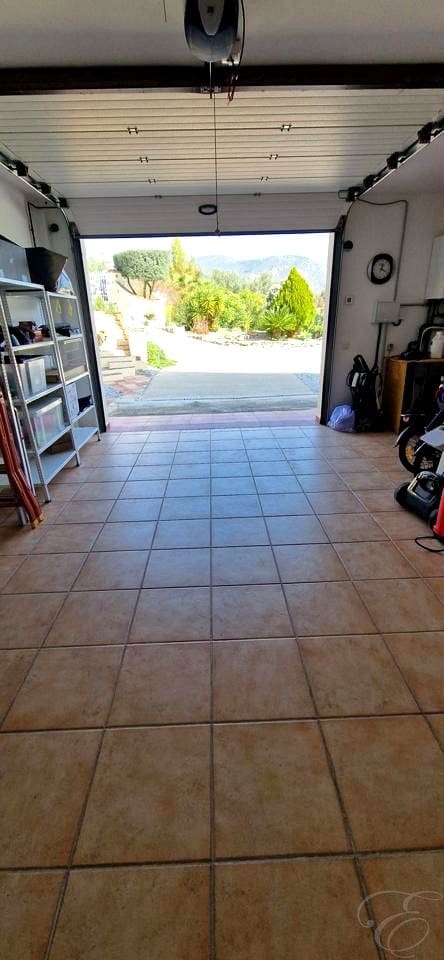 4 makuuhuone Huvila myytävänä paikassa Alcaucin mukana uima-altaan 
autotalli - 810 000 € (Ref: 9645871)