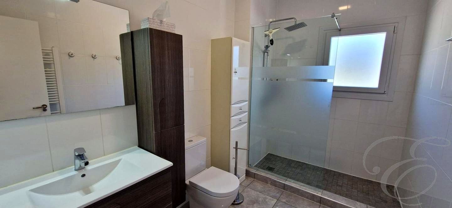 4 makuuhuone Huvila myytävänä paikassa Alcaucin mukana uima-altaan 
autotalli - 810 000 € (Ref: 9645871)