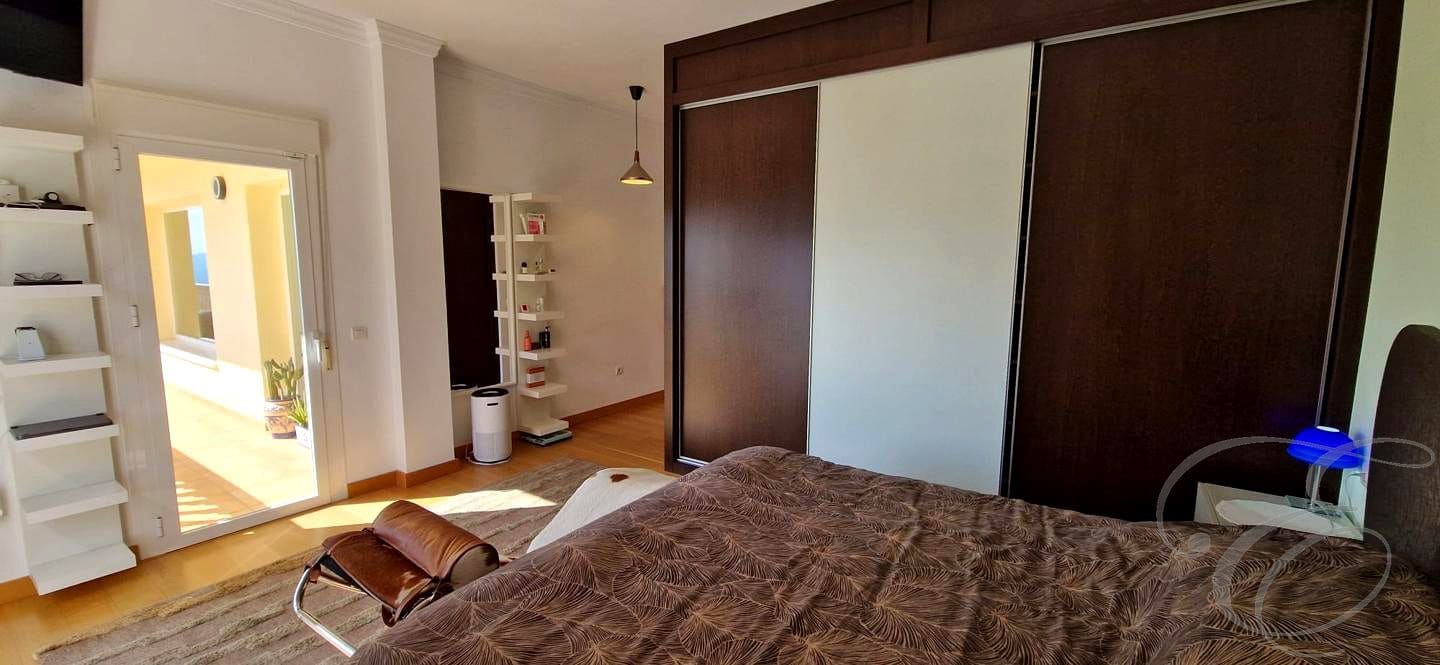 4 makuuhuone Huvila myytävänä paikassa Alcaucin mukana uima-altaan 
autotalli - 810 000 € (Ref: 9645871)