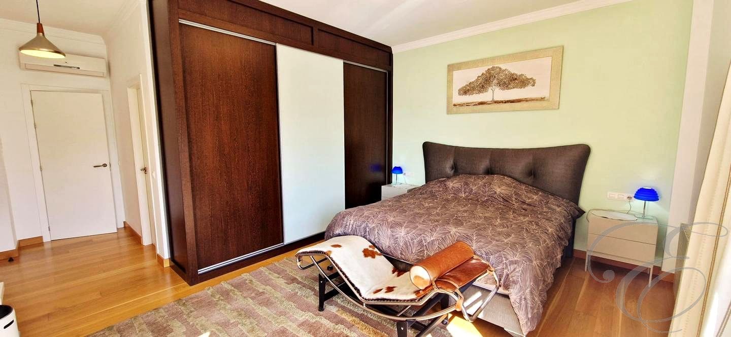 4 makuuhuone Huvila myytävänä paikassa Alcaucin mukana uima-altaan 
autotalli - 810 000 € (Ref: 9645871)