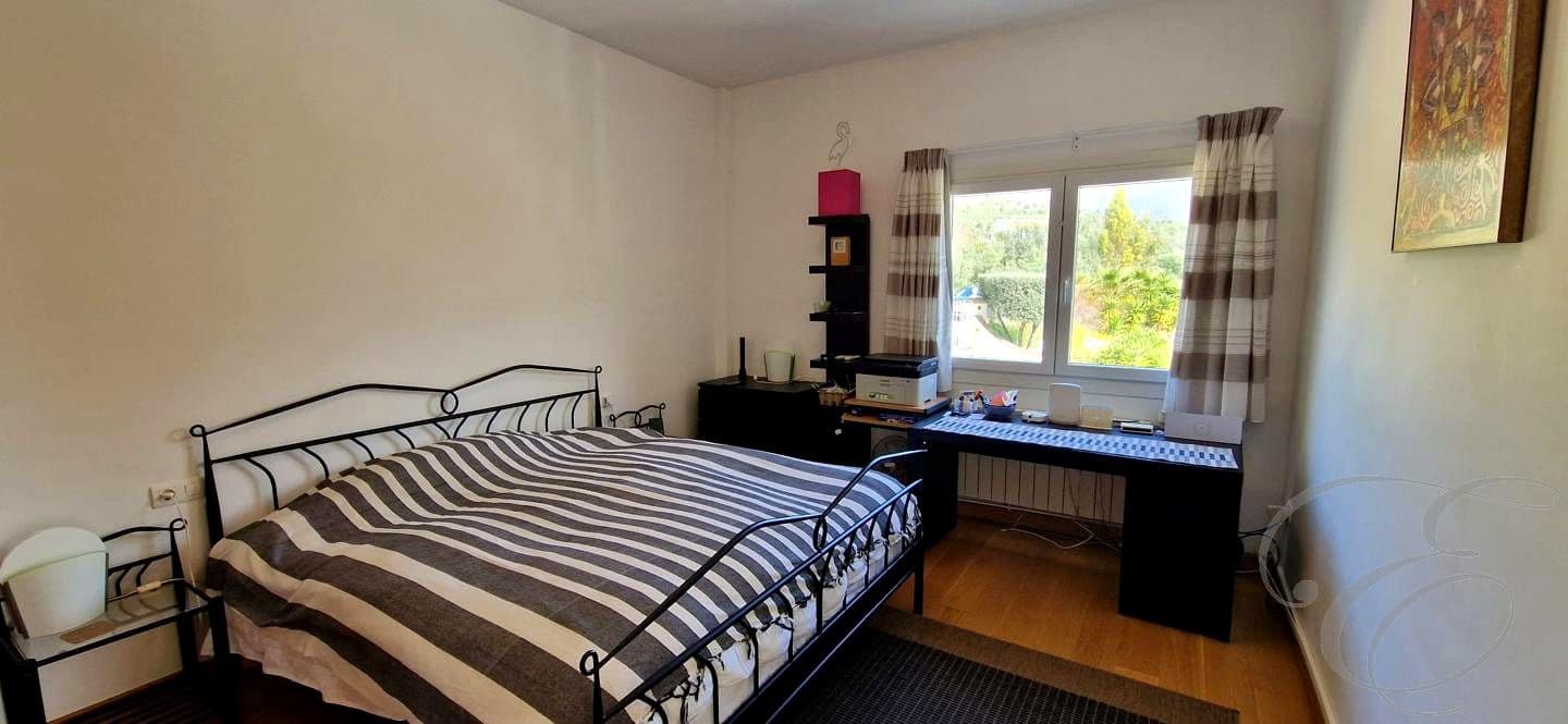 4 makuuhuone Huvila myytävänä paikassa Alcaucin mukana uima-altaan 
autotalli - 810 000 € (Ref: 9645871)