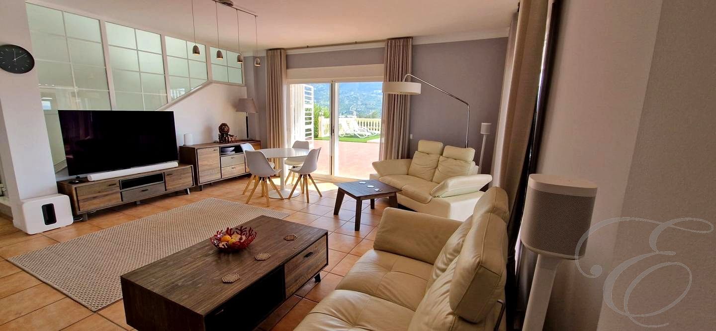 4 makuuhuone Huvila myytävänä paikassa Alcaucin mukana uima-altaan 
autotalli - 810 000 € (Ref: 9645871)