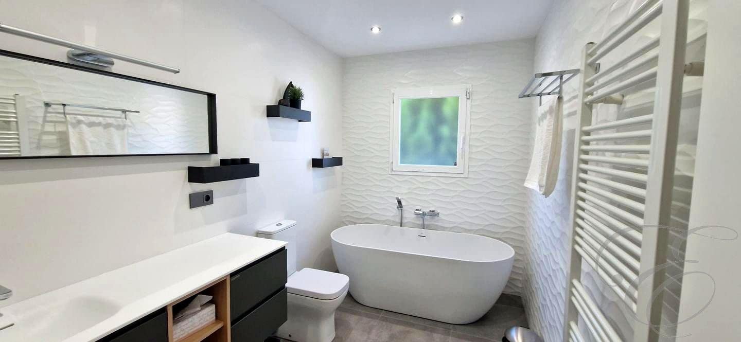 4 makuuhuone Huvila myytävänä paikassa Alcaucin mukana uima-altaan 
autotalli - 810 000 € (Ref: 9645871)