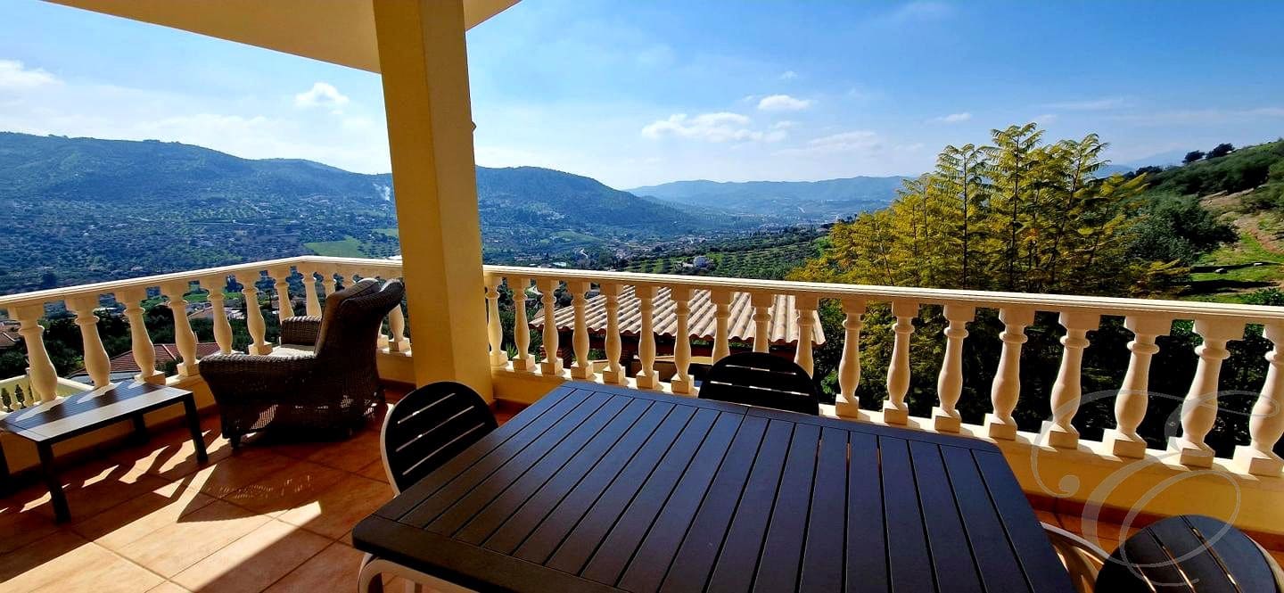 4 makuuhuone Huvila myytävänä paikassa Alcaucin mukana uima-altaan 
autotalli - 810 000 € (Ref: 9645871)