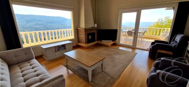 4 makuuhuone Huvila myytävänä paikassa Alcaucín mukana uima-altaan 
autotalli - 810 000 € (Ref: 9645871)