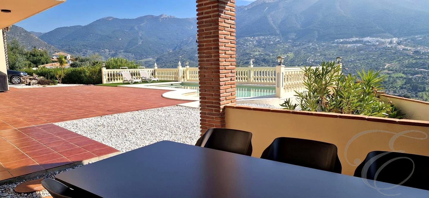 4 makuuhuone Huvila myytävänä paikassa Alcaucin mukana uima-altaan 
autotalli - 810 000 € (Ref: 9645871)