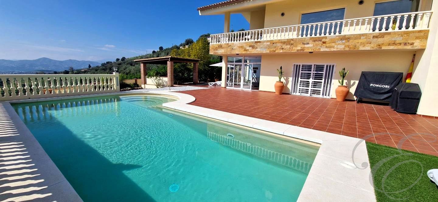 4 makuuhuone Huvila myytävänä paikassa Alcaucin mukana uima-altaan 
autotalli - 810 000 € (Ref: 9645871)