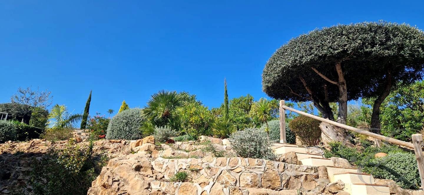 4 makuuhuone Huvila myytävänä paikassa Alcaucin mukana uima-altaan 
autotalli - 810 000 € (Ref: 9645871)