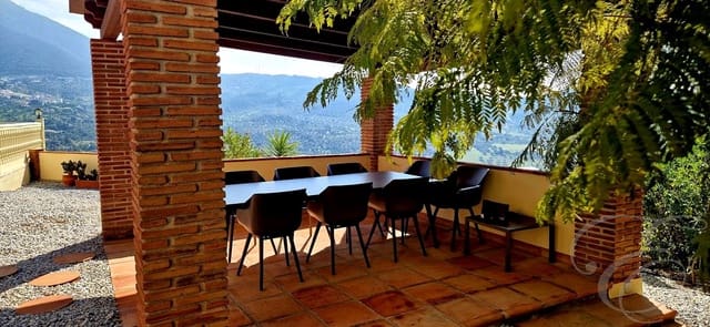 4 makuuhuone Huvila myytävänä paikassa Alcaucín mukana uima-altaan 
autotalli - 810 000 € (Ref: 9645871)