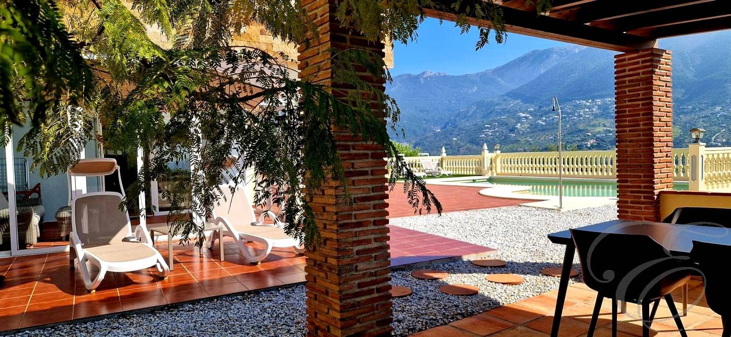 4 makuuhuone Huvila myytävänä paikassa Alcaucin mukana uima-altaan 
autotalli - 810 000 € (Ref: 9645871)