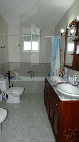 4 chambre Finca/Maison de Campagne à vendre à Moraleda de Zafayona avec garage - 250 000 € (Ref: 9650548)