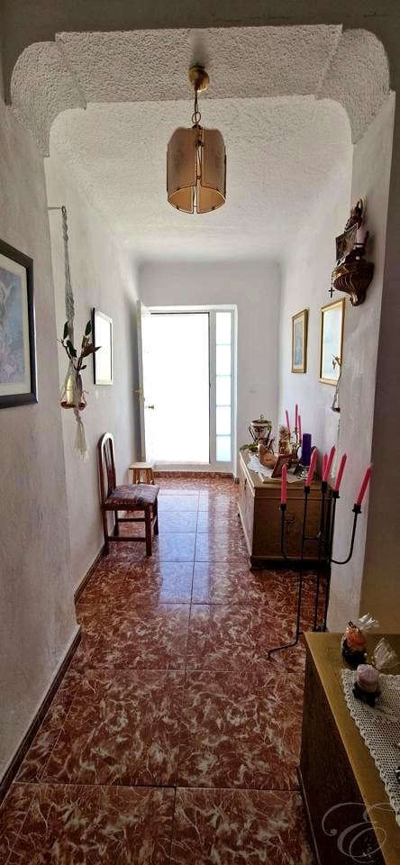 3 bedroom Villa for sale in Arenas del Rey with garage - € 75,500 (Ref: 9687567)
