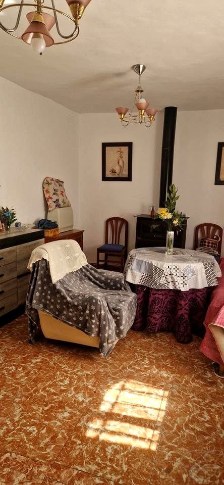 3 bedroom Villa for sale in Arenas del Rey with garage - € 75,500 (Ref: 9687567)