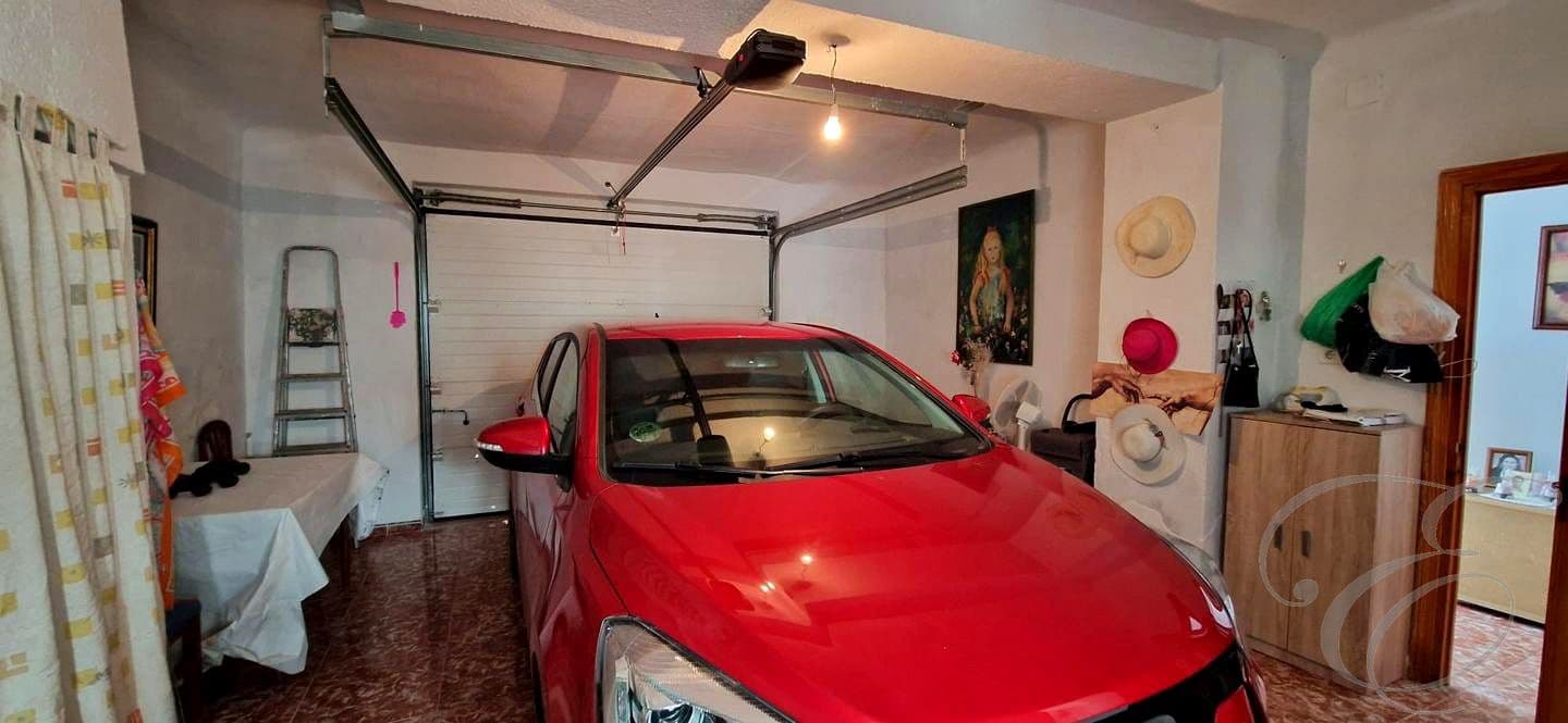 3 bedroom Villa for sale in Arenas del Rey with garage - € 75,500 (Ref: 9687567)