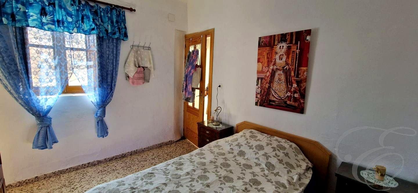 3 bedroom Villa for sale in Arenas del Rey with garage - € 75,500 (Ref: 9687567)