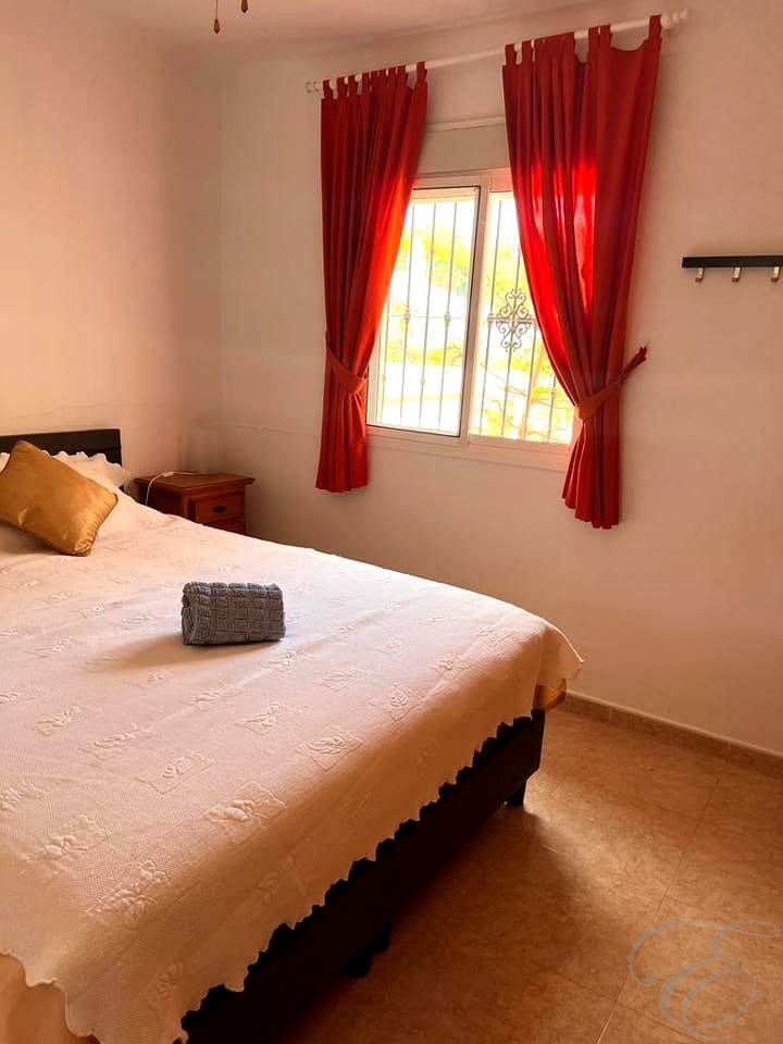 2 bedroom Villa for sale in Alcaucin with pool garage - € 285,000 (Ref: 9687568)