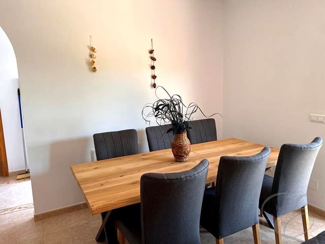 2 bedroom Villa for sale in Alcaucín with pool garage - € 285,000 (Ref: 9687568)