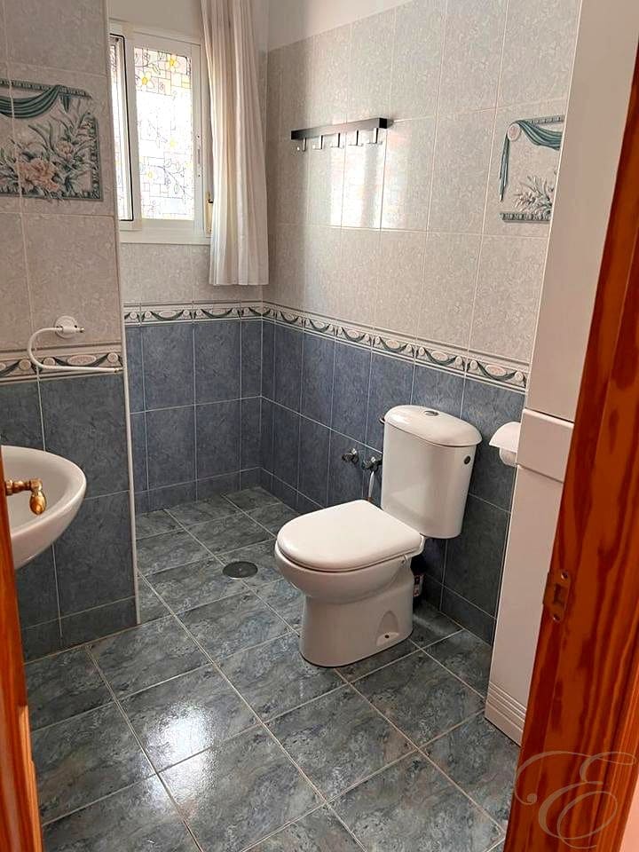 2 bedroom Villa for sale in Alcaucin with pool garage - € 285,000 (Ref: 9687568)