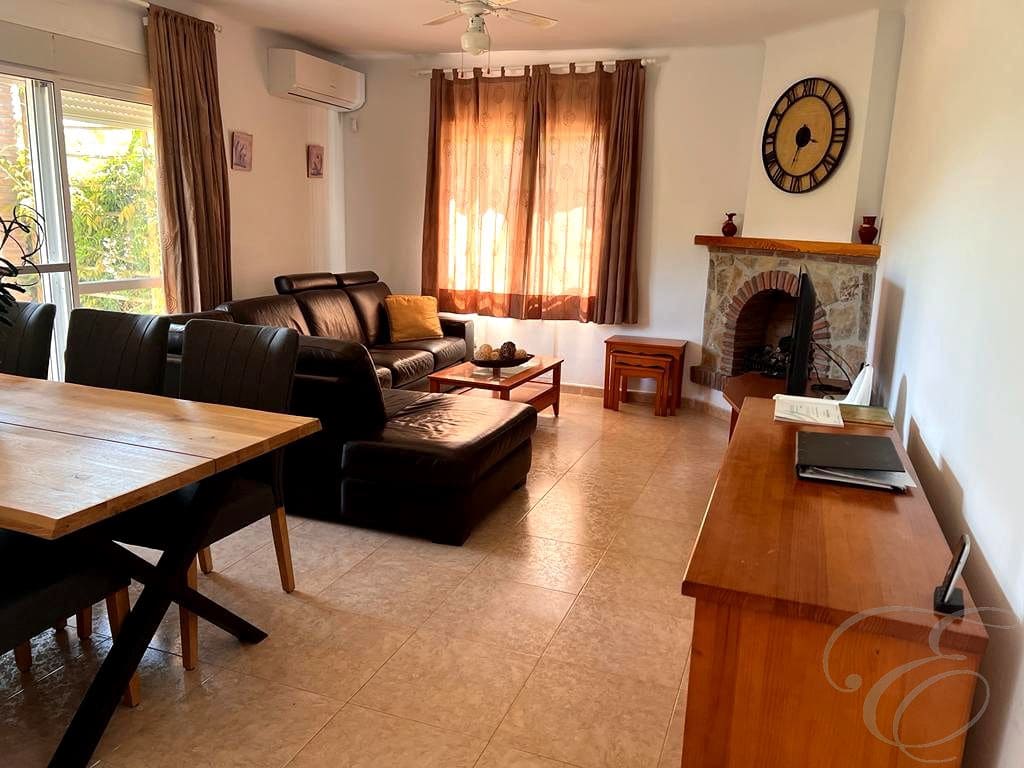 2 bedroom Villa for sale in Alcaucin with pool garage - € 285,000 (Ref: 9687568)