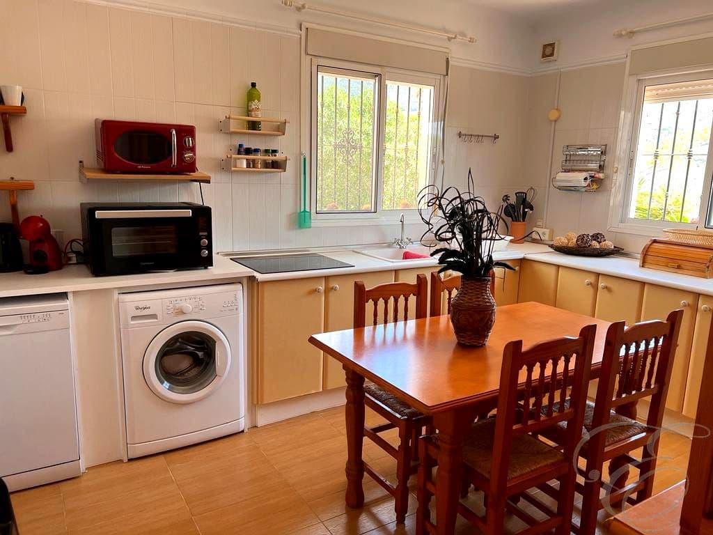 2 bedroom Villa for sale in Alcaucin with pool garage - € 285,000 (Ref: 9687568)