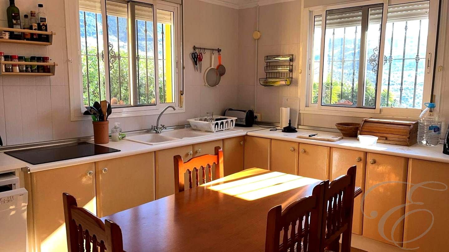 2 bedroom Villa for sale in Alcaucin with pool garage - € 285,000 (Ref: 9687568)