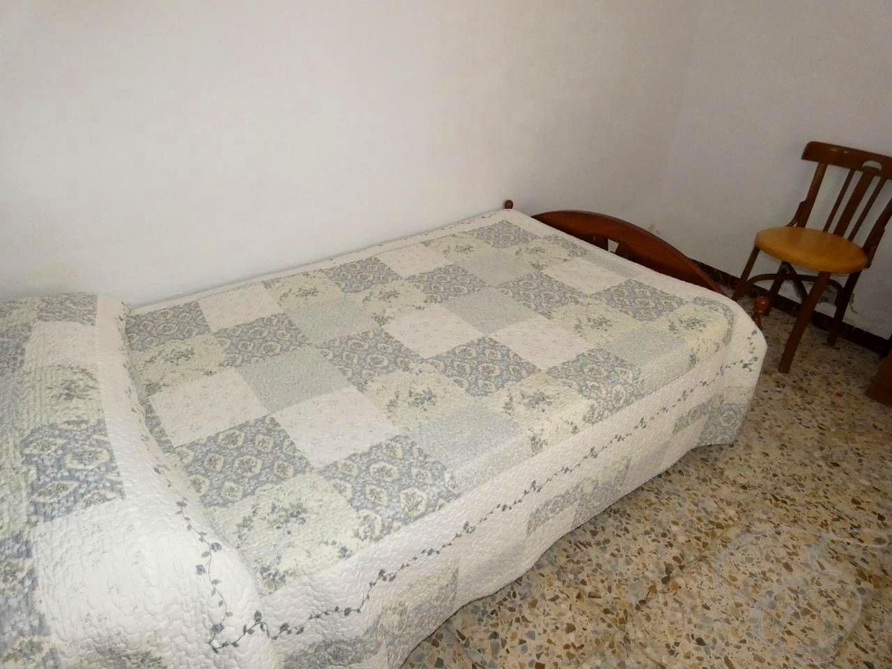 5 soveværelse Villa til salg i Sayalonga - € 110.000 (Ref: 9708980)