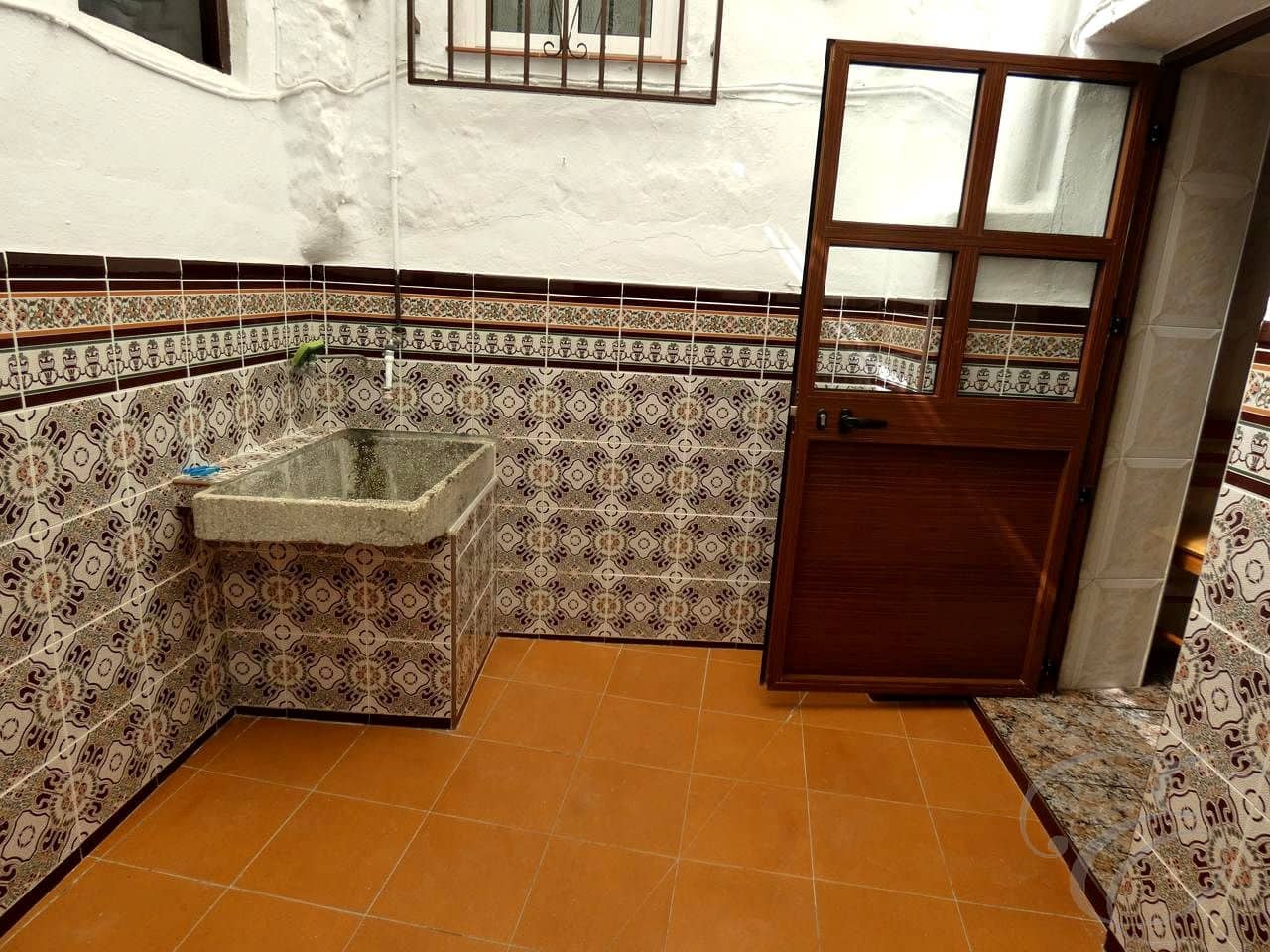 5 soveværelse Villa til salg i Sayalonga - € 110.000 (Ref: 9708980)